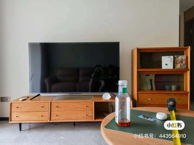 开元体育Roomtour治愈的樱桃木家居绝了(图2)