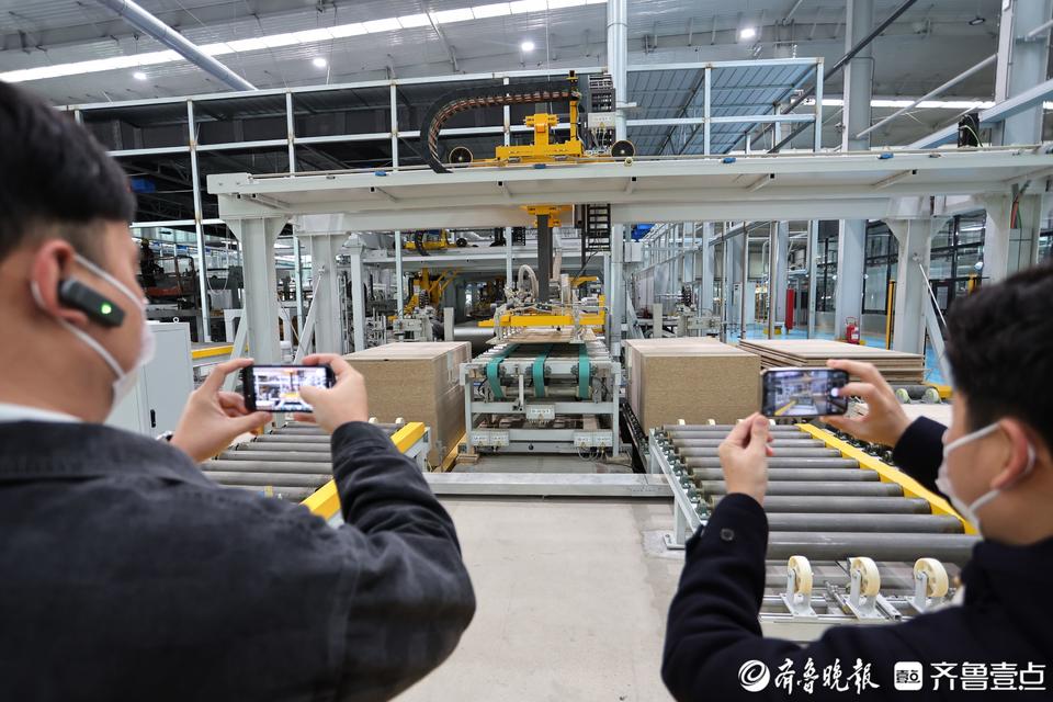 开元体育风起海岱“木匠作坊”装上智能化生产线分钟生产一套家具(图8)