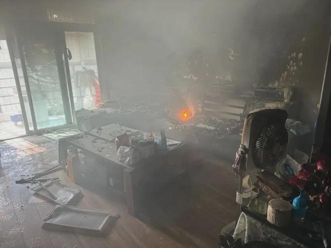 开元杭州一小区突发着火玻璃瞬间炸掉……住户出门前忘记关“它”(图6)